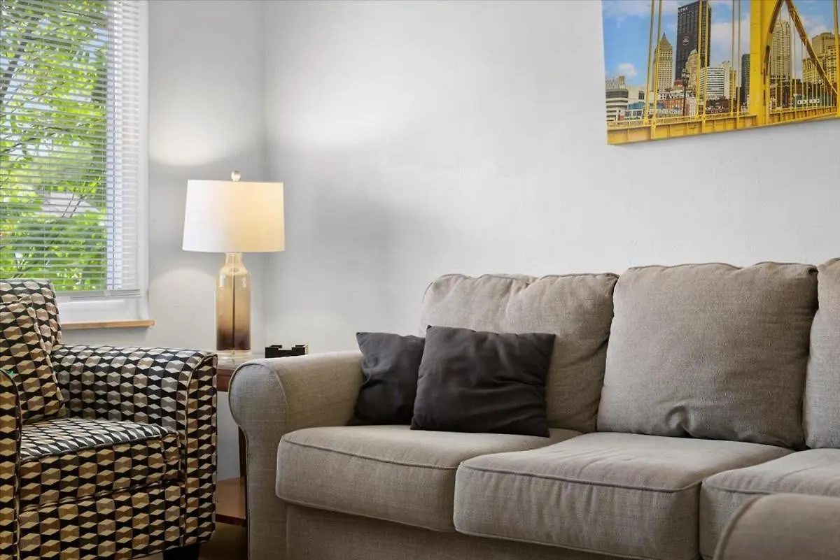 Locanda Great Two Bedroom W Off Street Parking To Explore The City Close To Downtown Airport Ballparks Pittsburgh