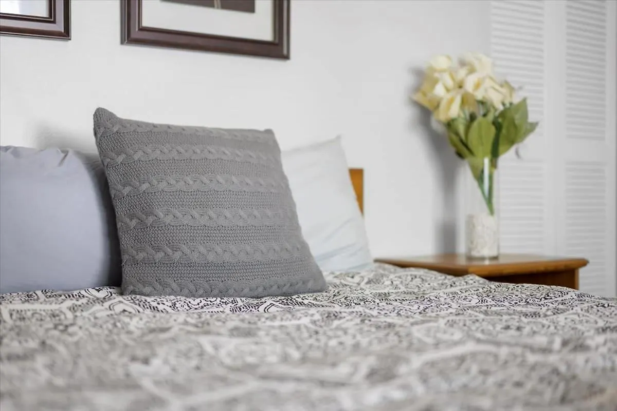Great Two Bedroom W Off Street Parking To Explore The City Close To Downtown Airport Ballparks Pittsburgh 0*,  Stati Uniti